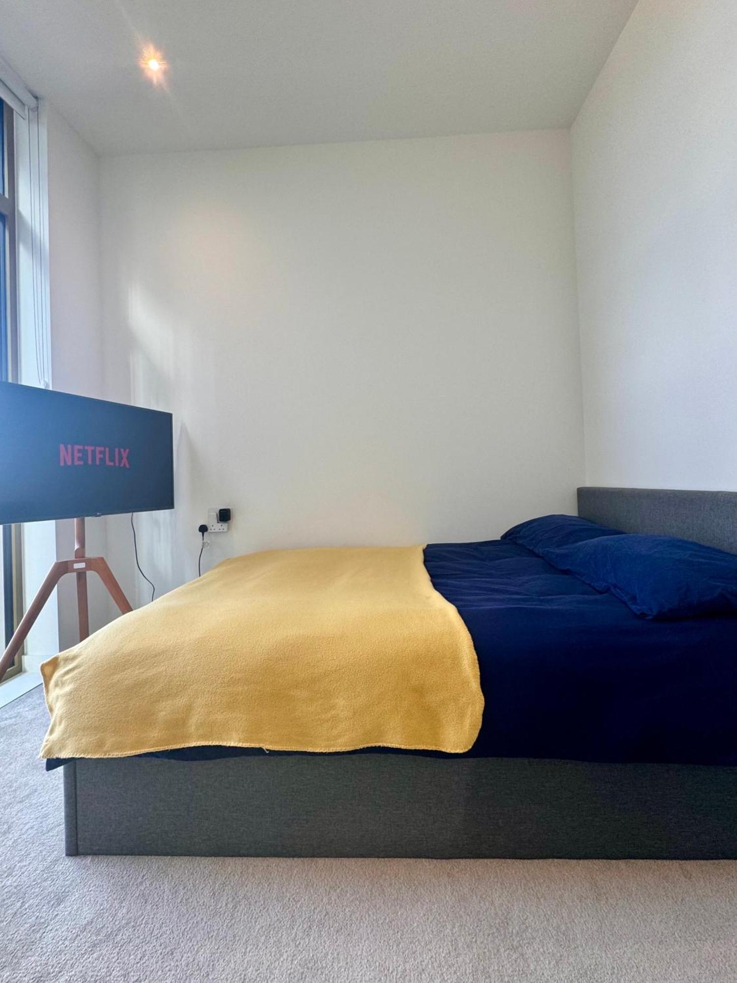 Cozy Room With Private Bathroom In Luxurious Flat London Eksteriør billede