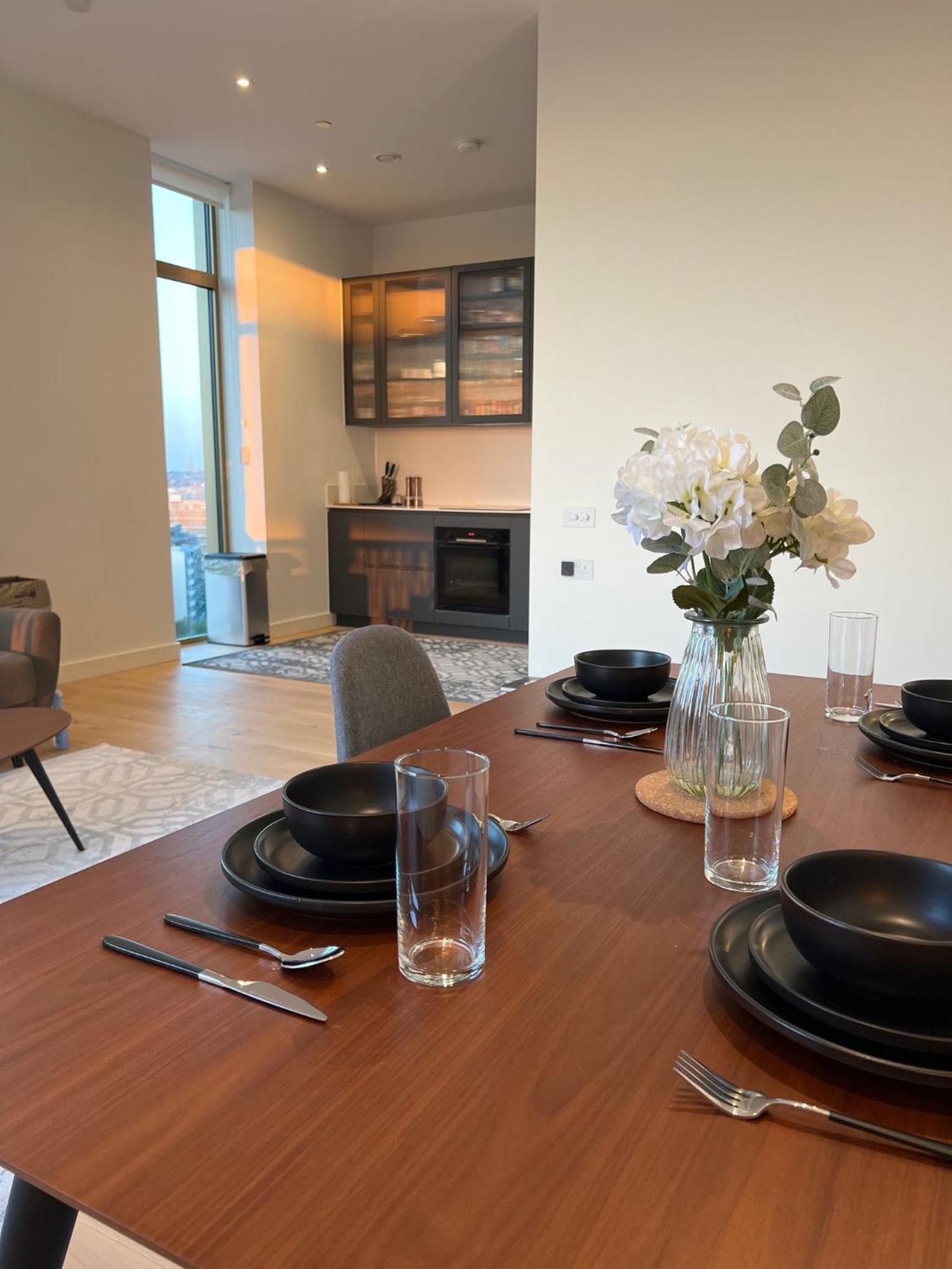 Cozy Room With Private Bathroom In Luxurious Flat London Eksteriør billede